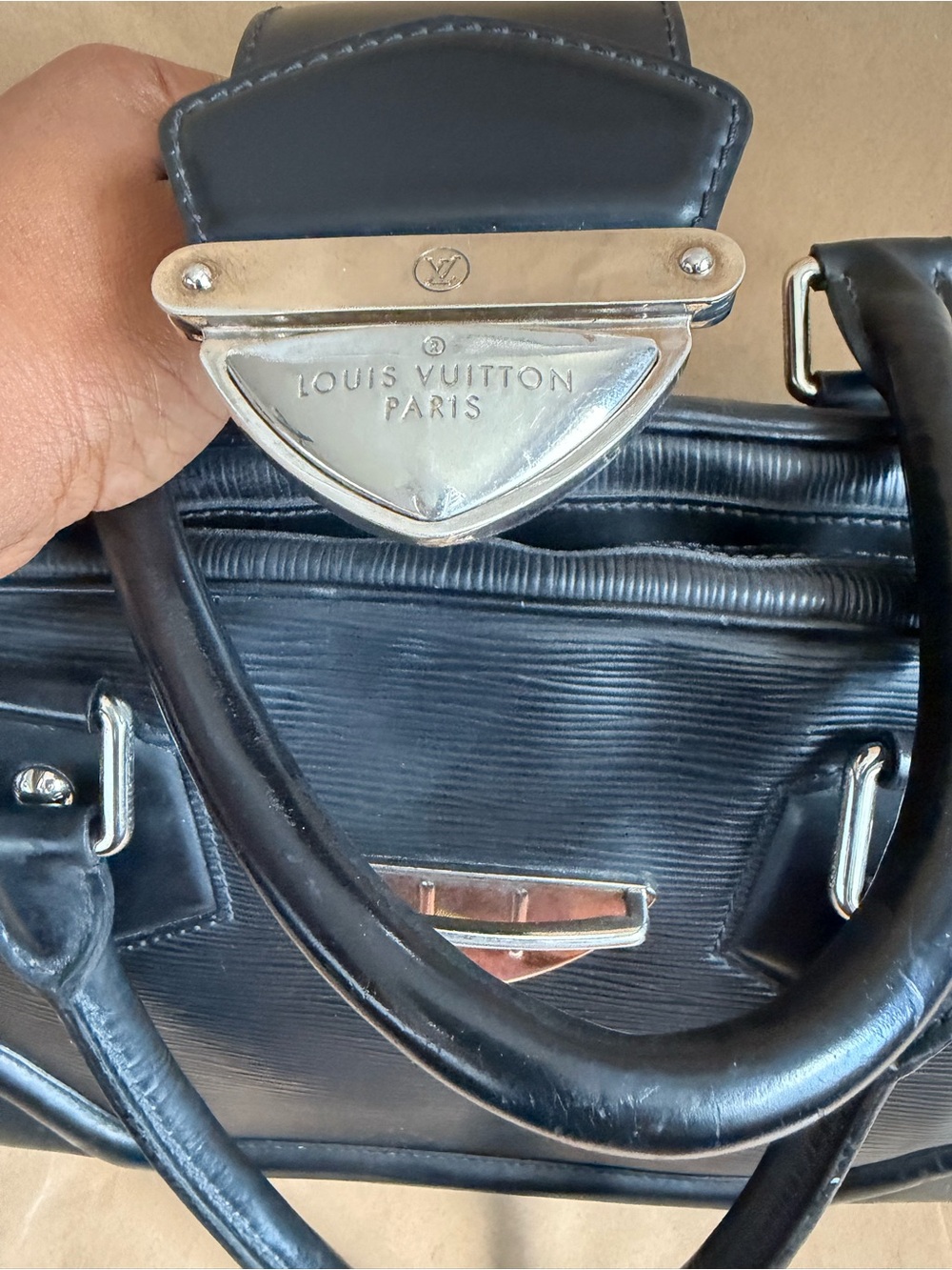 Louis Vuitton Montaigne GM Vintage Bag in Epi Leather - Picture 8 of 12